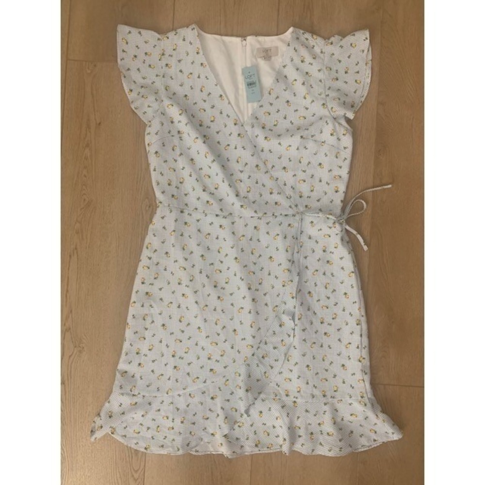 NWT LOFT Blue Gingham Floral Wrap Dress Flutter Sleeve Size 10P - Picture 2 of 7